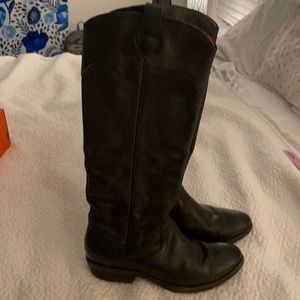 EUC Black Frye Carson Lug boots size 6.5